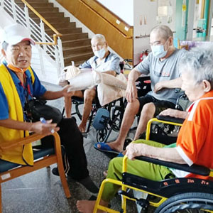 亞鐳志工慰訪 